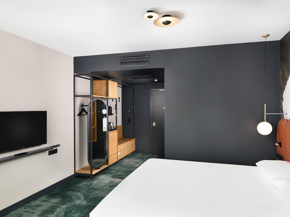Habitacion Superior con 1 cama doble y Sofa del hotel Mercure Debrecen. Foto 3