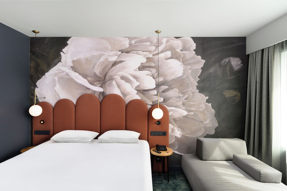 Habitacion Superior con 1 cama doble y Sofa del hotel Mercure Debrecen. Foto 4