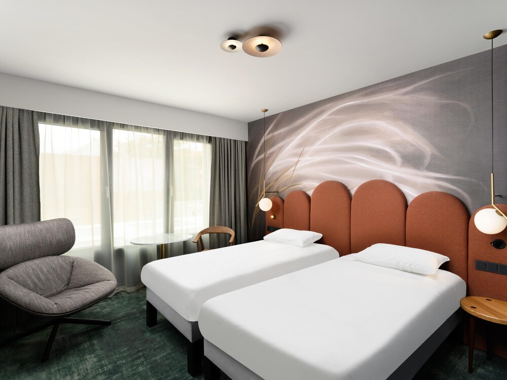 Habitación Classic con 2 camas individuales del hotel Mercure Debrecen. Foto 6