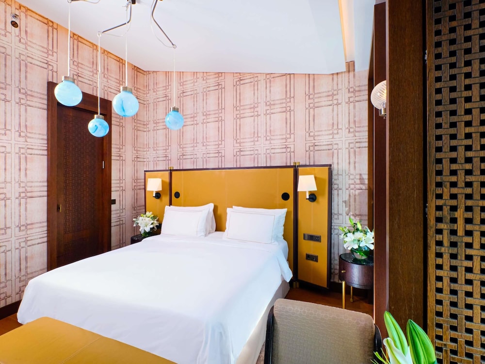 Suite Junior con cama king size y vistas al Cuerno de Oro del hotel The Galata Istanbul - MGallery. Foto 6
