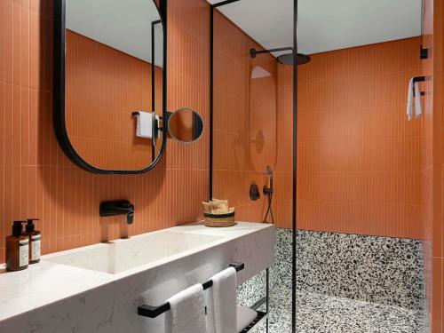 Apartamento Estudio Executive del hotel Mövenpick Hotel Istanbul Marmara Sea. Foto 1
