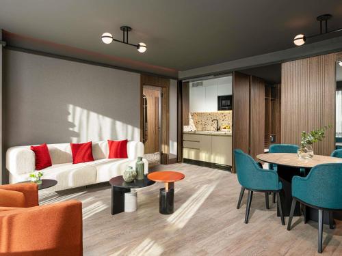 Apartamento Estudio Executive del hotel Mövenpick Hotel Istanbul Marmara Sea. Foto 2