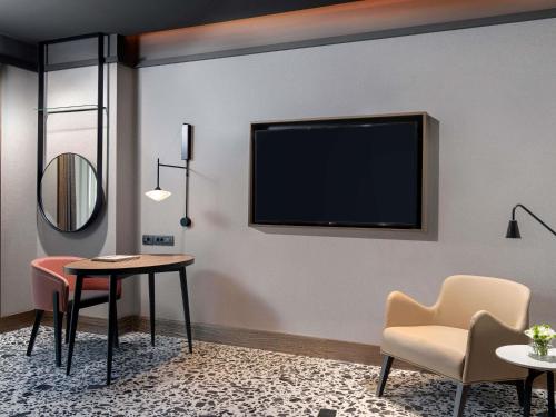 Apartamento Estudio Executive del hotel Mövenpick Hotel Istanbul Marmara Sea. Foto 3
