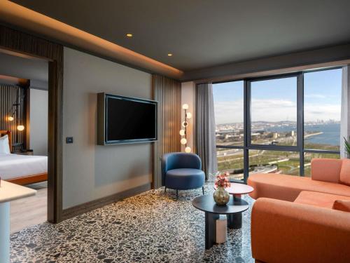 Suite Panorámica del hotel Mövenpick Hotel Istanbul Marmara Sea. Foto 2