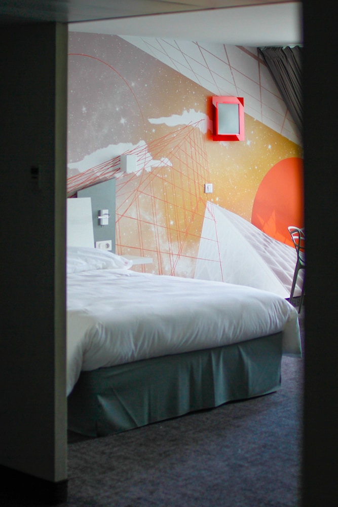 Habitación Doble Estándar con sofá cama del hotel Ibis Styles Poitiers Centre. Foto 1