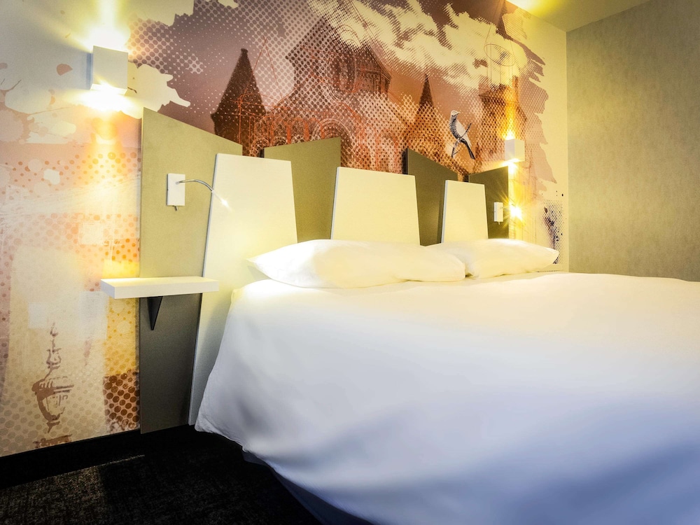 Habitación Doble Estándar con sofá cama del hotel Ibis Styles Poitiers Centre. Foto 8