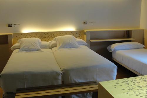 Habitación Triple del hotel Continental Balneario de Panticosa. Foto 2