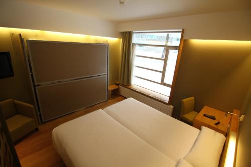 Habitación Cuádruple del hotel Continental Balneario de Panticosa. Foto 1