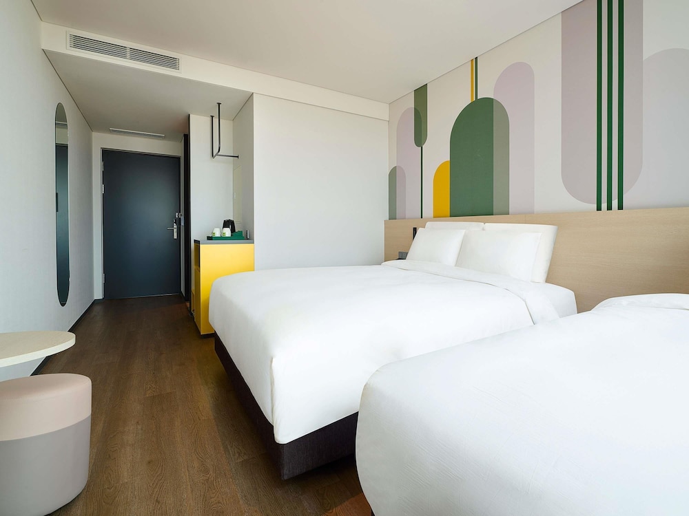 Habitación Superior con 1 cama doble y 1 cama individual del hotel ibis Styles Ambassador Incheon Airport T2