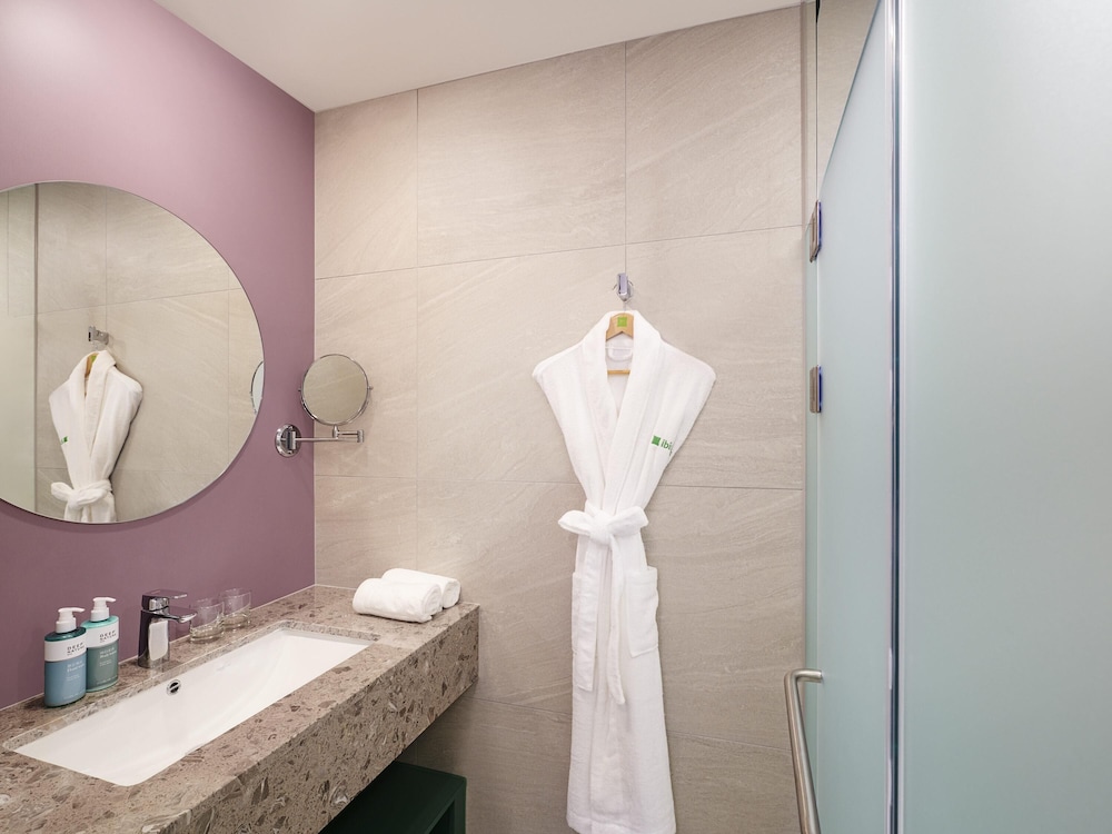 Habitación Deluxe con 1 cama doble del hotel ibis Styles Ambassador Incheon Airport T2. Foto 3