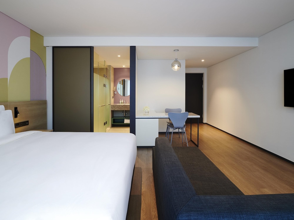 Suite superior con 1 cama doble del hotel ibis Styles Ambassador Incheon Airport T2. Foto 4