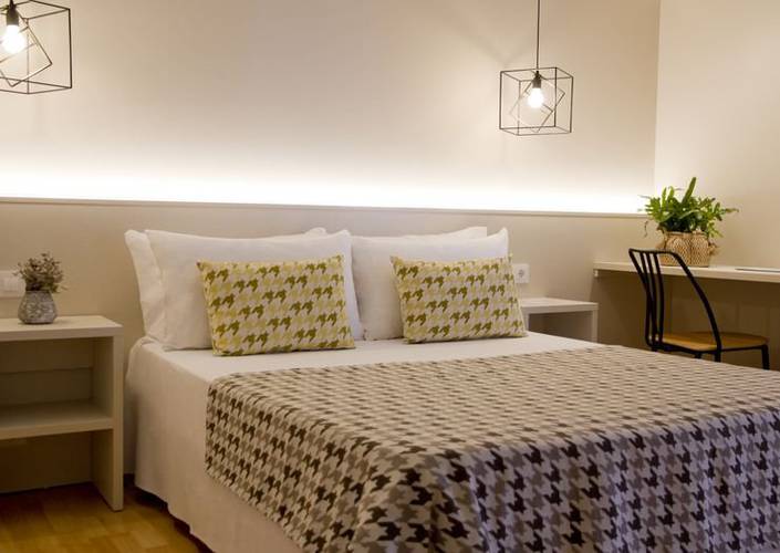 Habitación doble del hotel Alegria Plaza Paris. Foto 1