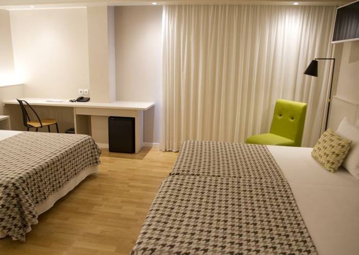 Habitación familiar del hotel Alegria Plaza Paris. Foto 2