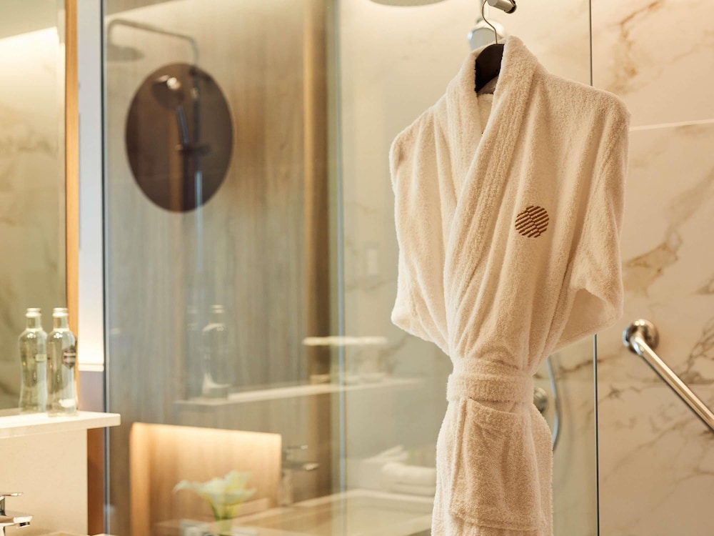 Suite junior, 1 cama de matrimonio grande (Executive Lounge access) del hotel Pullman Lima Miraflores. Foto 11