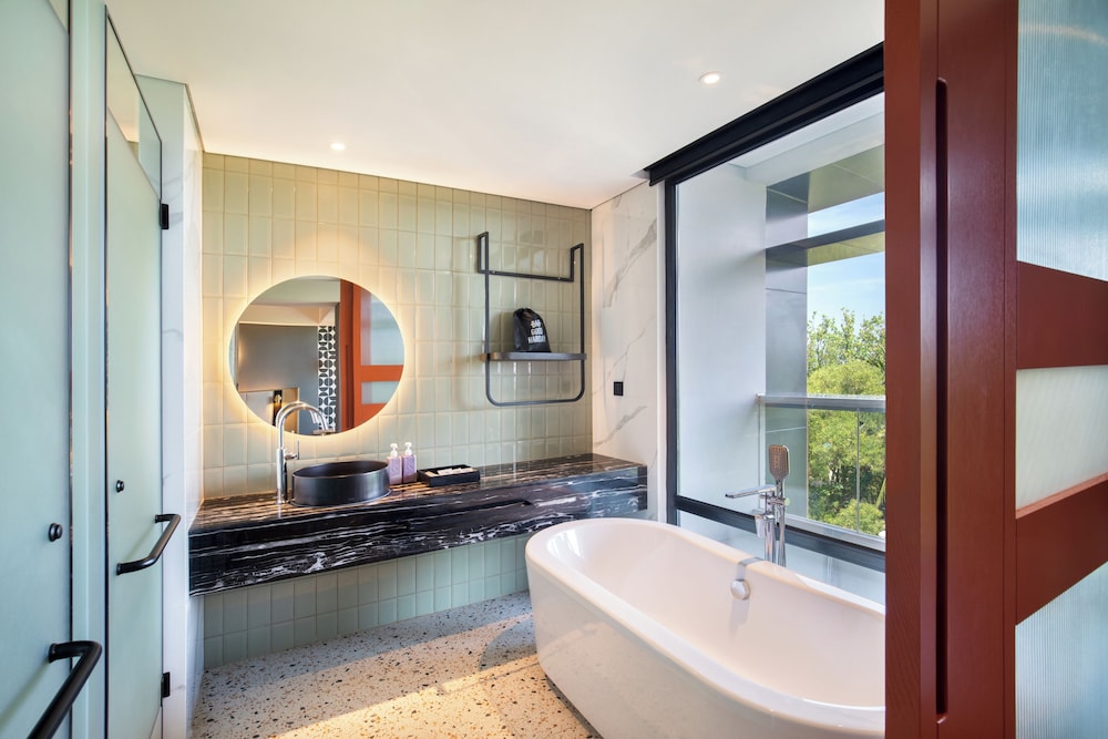 Suite Confort, 1 cama de matrimonio grande, vistas al mar (TRIBE XL) del hotel Tribe Bali Kuta Beach. Foto 2