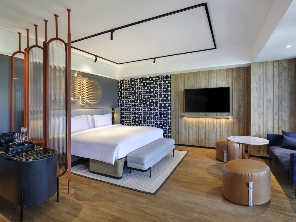 Suite Confort, 1 cama doble, balcón del hotel Tribe Bali Kuta Beach. Foto 2