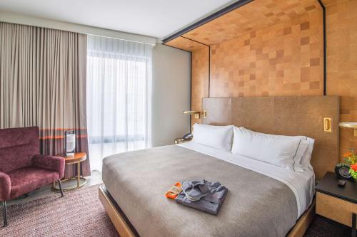 Suite Estudio con cama extragrande del hotel Canopy by Hilton Jersey City Arts District. Foto 2