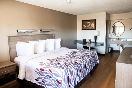 Habitación Superior con cama extragrande - No fumadores del hotel Red Roof Inn Rochester - Henrietta