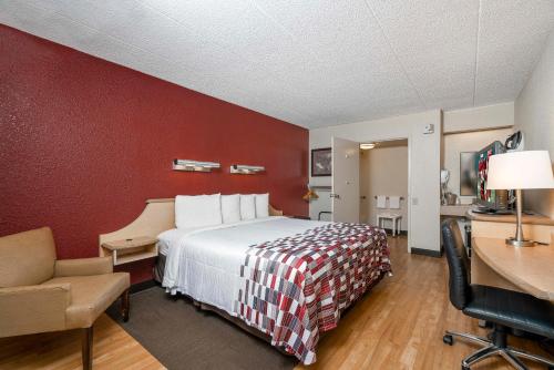 Habitación Superior adaptada para personas con movilidad reducida - Cama extragrande - No fumadores del hotel Red Roof Inn Syracuse