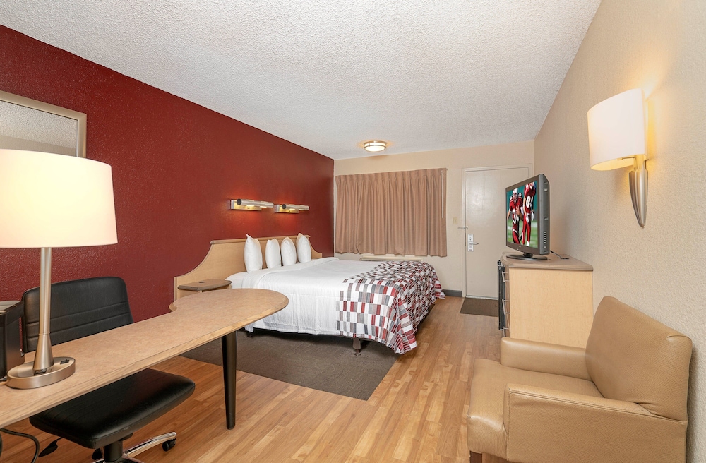 Habitación superior, 1 cama de matrimonio grande (Smoke Free) del hotel Red Roof Inn Syracuse. Foto 2