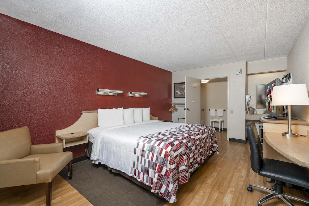Habitación superior, 1 cama king, accesible (ducha sin barreras, libre de humo) del hotel Red Roof Inn Syracuse