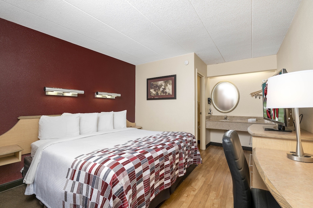 Habitación estándar, 1 cama de matrimonio grande (Smoke Free) del hotel Red Roof Inn Syracuse. Foto 3