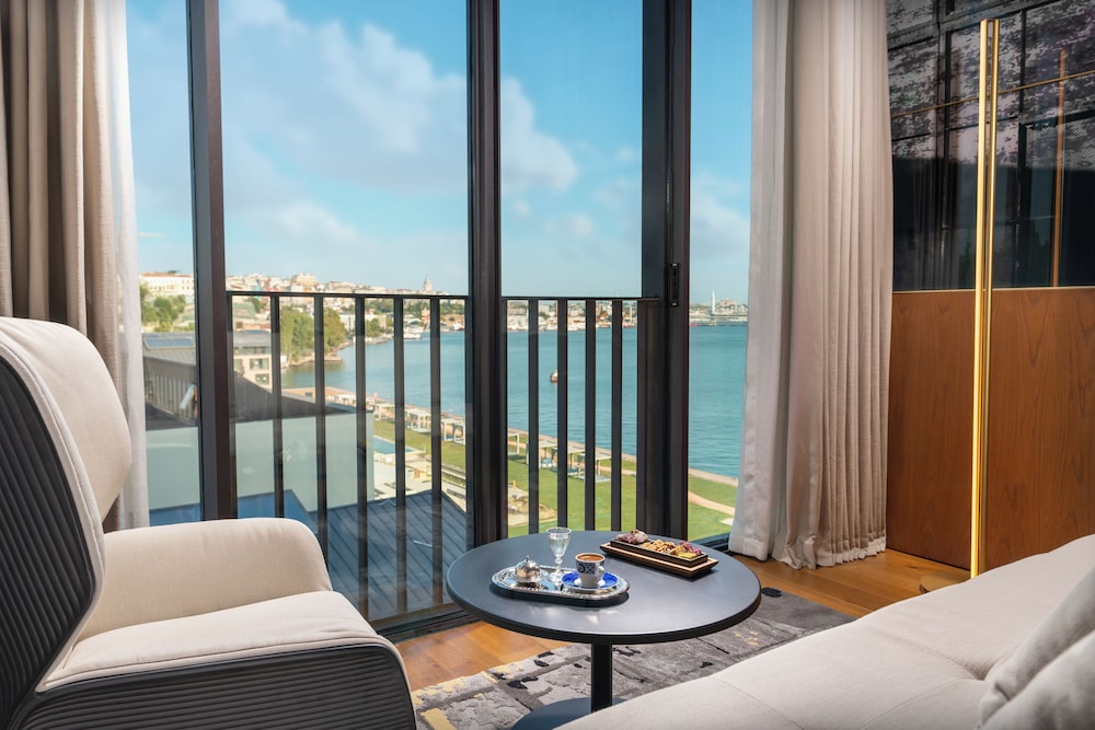Habitación Premium con 2 camas individuales, vistas parciales al mar (Nickelodeon Play Access) del hotel Rixos Tersane Istanbul. Foto 1