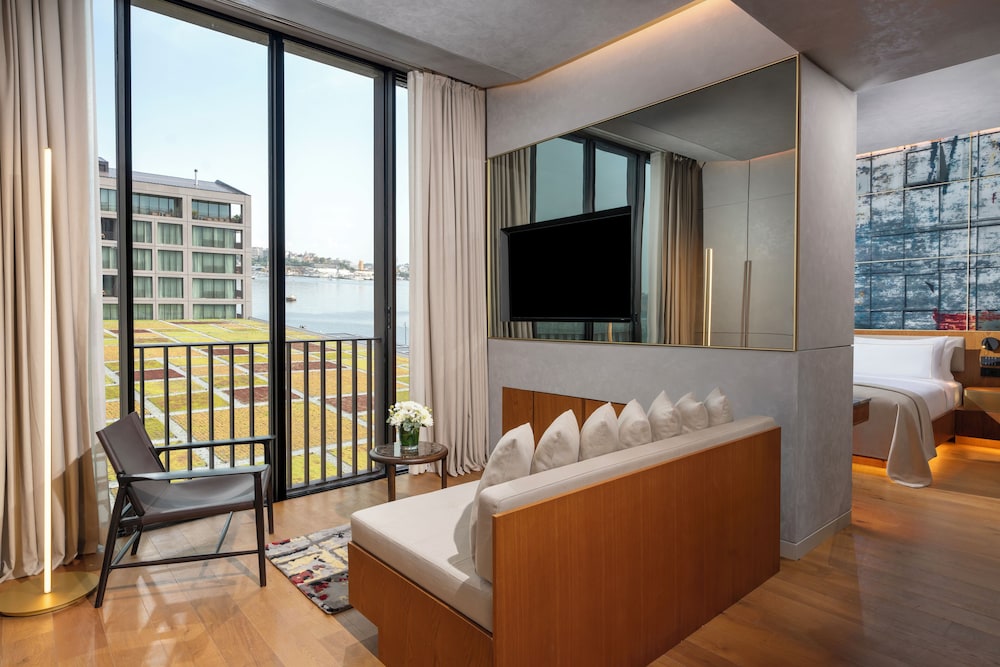 Suite junior, vistas parciales al mar (Nickelodeon Play Access) del hotel Rixos Tersane Istanbul