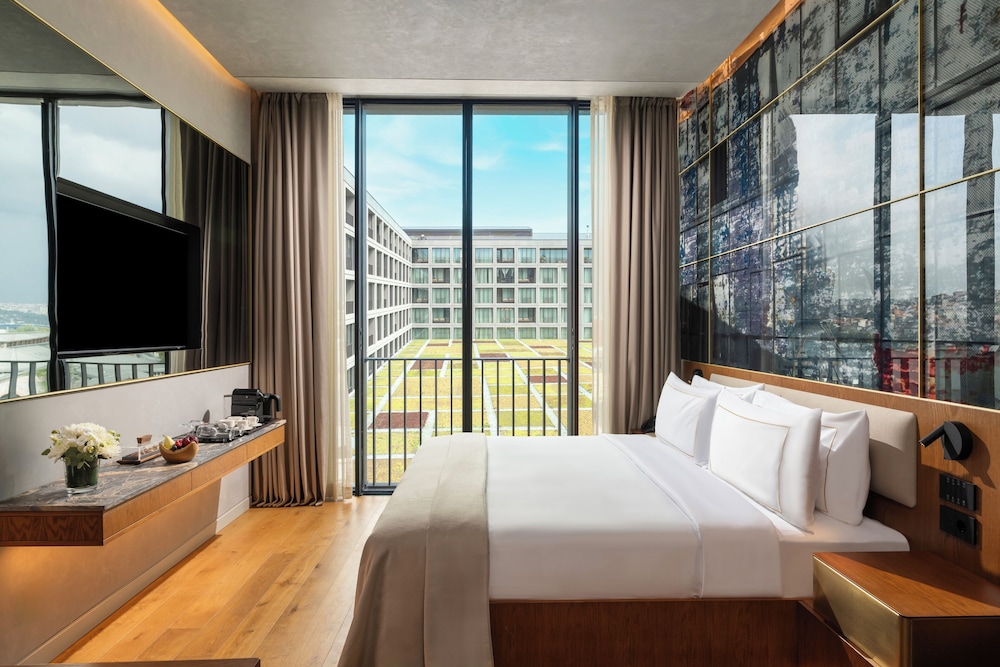 Suite junior, vistas parciales al mar (Nickelodeon Play Access) del hotel Rixos Tersane Istanbul. Foto 1