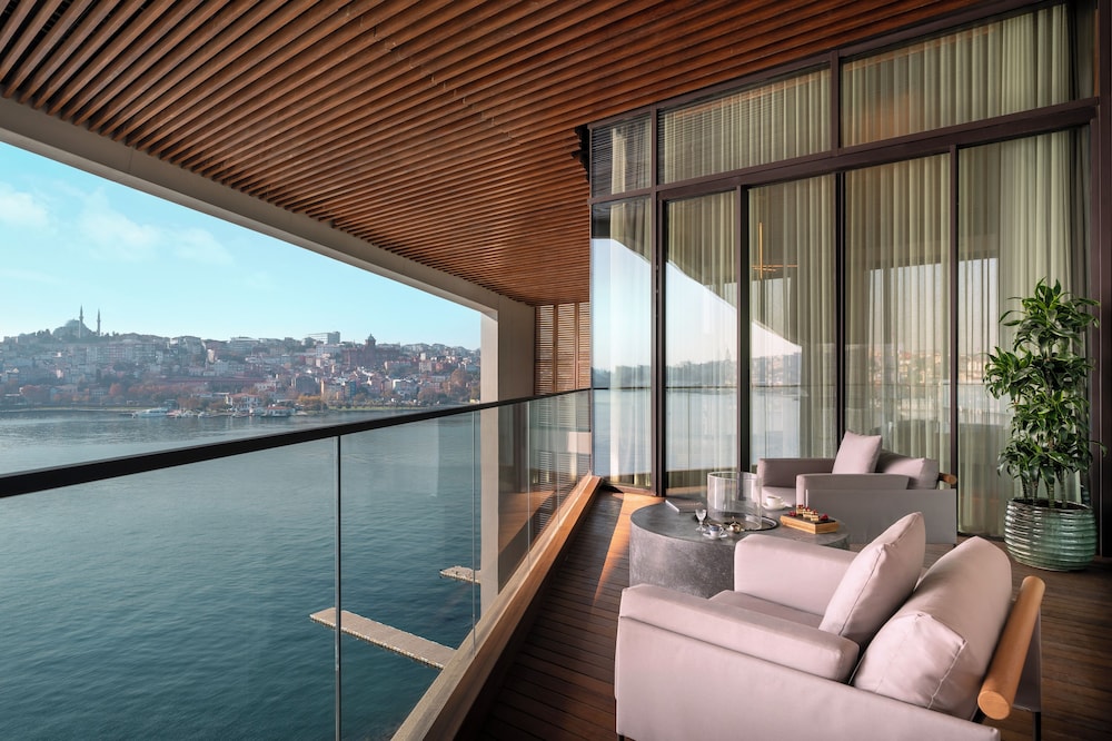 Suite Dúplex con terraza y un dormitorio, vistas al mar del hotel Rixos Tersane Istanbul. Foto 3
