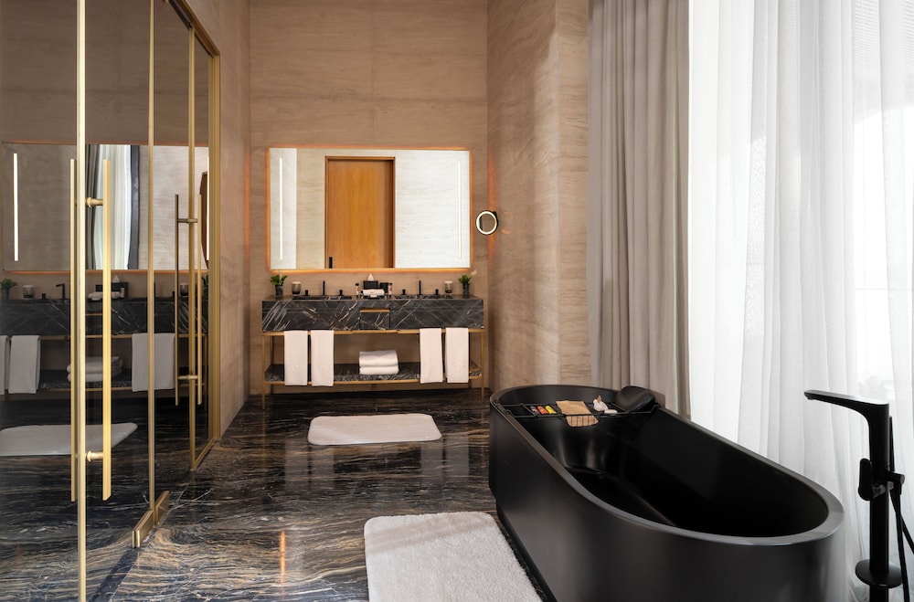 Suite Dúplex con terraza y un dormitorio, vistas al mar del hotel Rixos Tersane Istanbul. Foto 6
