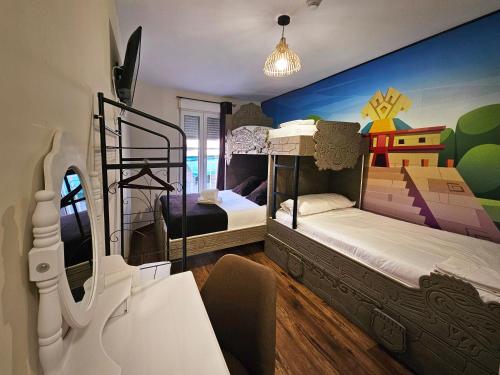 Habitación Familiar con balcón del hotel El Indio Chocolatería Boutique