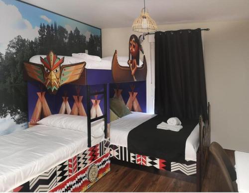Habitación Familiar con balcón del hotel El Indio Chocolatería Boutique. Foto 3