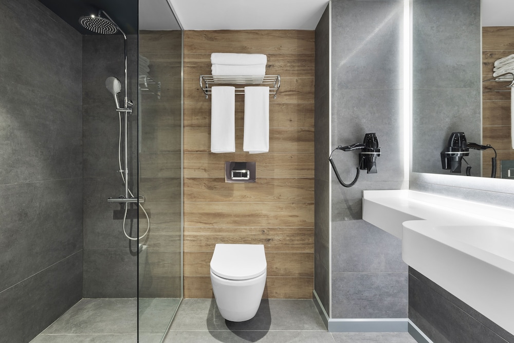 SUITE CON 1 CAMA SUPERKING SIZE del hotel ibis Istanbul Sisli. Foto 1