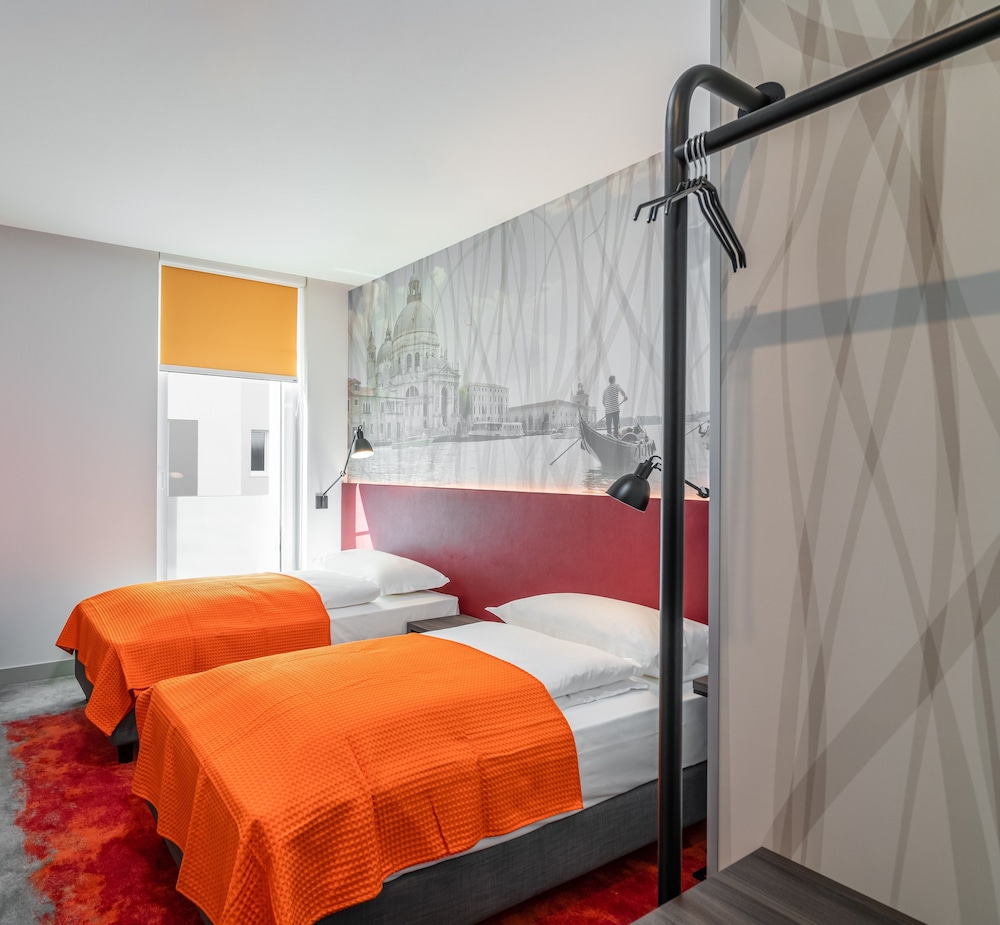 Habitación superior, 2 camas individuales del hotel Campanile Venice Mestre. Foto 1
