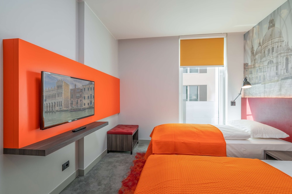 Habitación superior, 2 camas individuales del hotel Campanile Venice Mestre. Foto 2