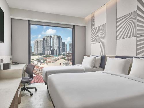 Habitación Triple Deluxe - 1 cama doble y 1 cama individual del hotel Mercure ICON Singapore City Centre. Foto 2