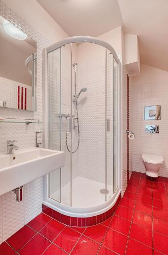 Habitación Doble Ático Pequeña del hotel Salvator Boutique. Foto 1