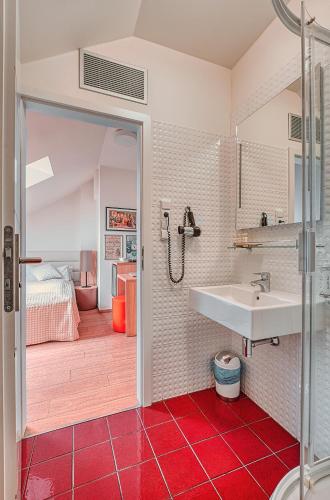 Habitación Doble Ático Pequeña del hotel Salvator Boutique. Foto 2
