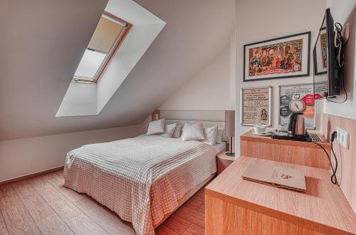 Habitación Doble Ático Pequeña del hotel Salvator Boutique. Foto 3