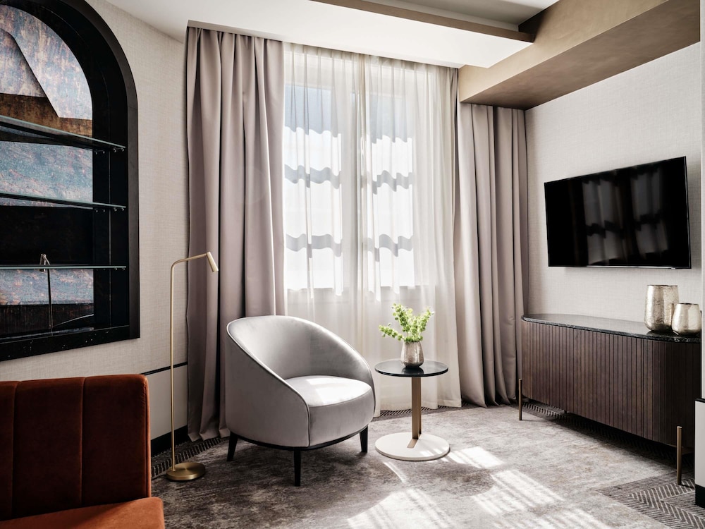 Junior Suite con 1 cama doble del hotel The Crown Krakow - Handwritten Collection. Foto 1