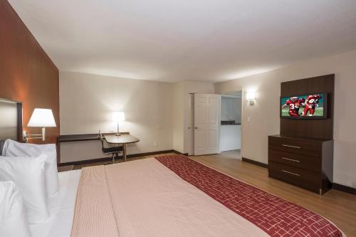 Habitación Superior con cama extragrande - No fumadores del hotel Red Roof Inn PLUS+ Poughkeepsie. Foto 1