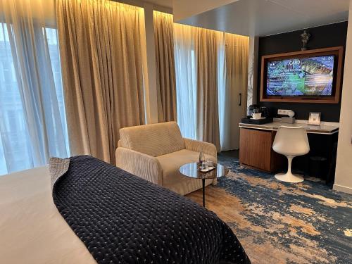 Habitación Triple Deluxe del hotel Card. Foto 2