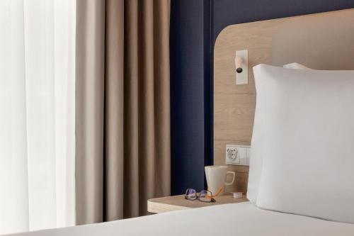 Habitación Estándar con cama grande - Desayuno gratuito del hotel Holiday Inn Express Porto Boavista, an IHG Hotel. Foto 4