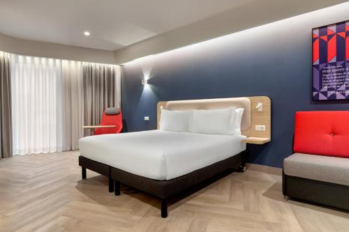 Habitación estándar con cama grande y sofá cama individual - Desayuno gratuito del hotel Holiday Inn Express Porto Boavista, an IHG Hotel. Foto 11