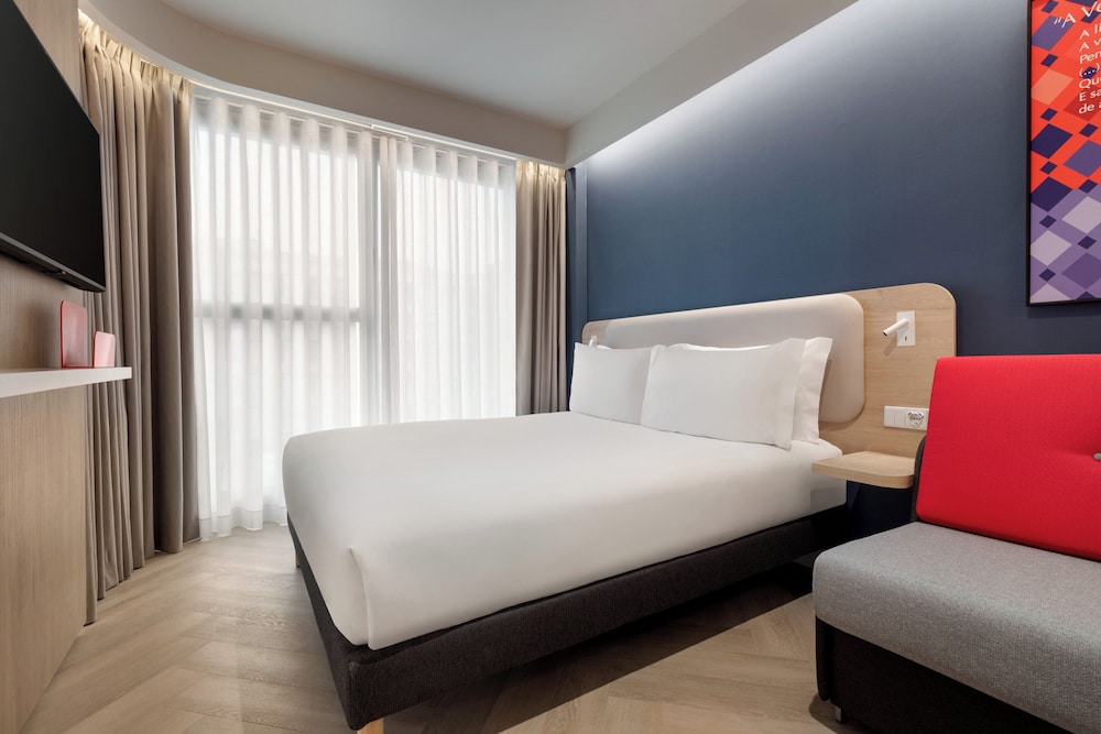 Habitación estándar, 1 cama de matrimonio grande con sofá cama del hotel Holiday Inn Express Porto Boavista, an IHG Hotel. Foto 2