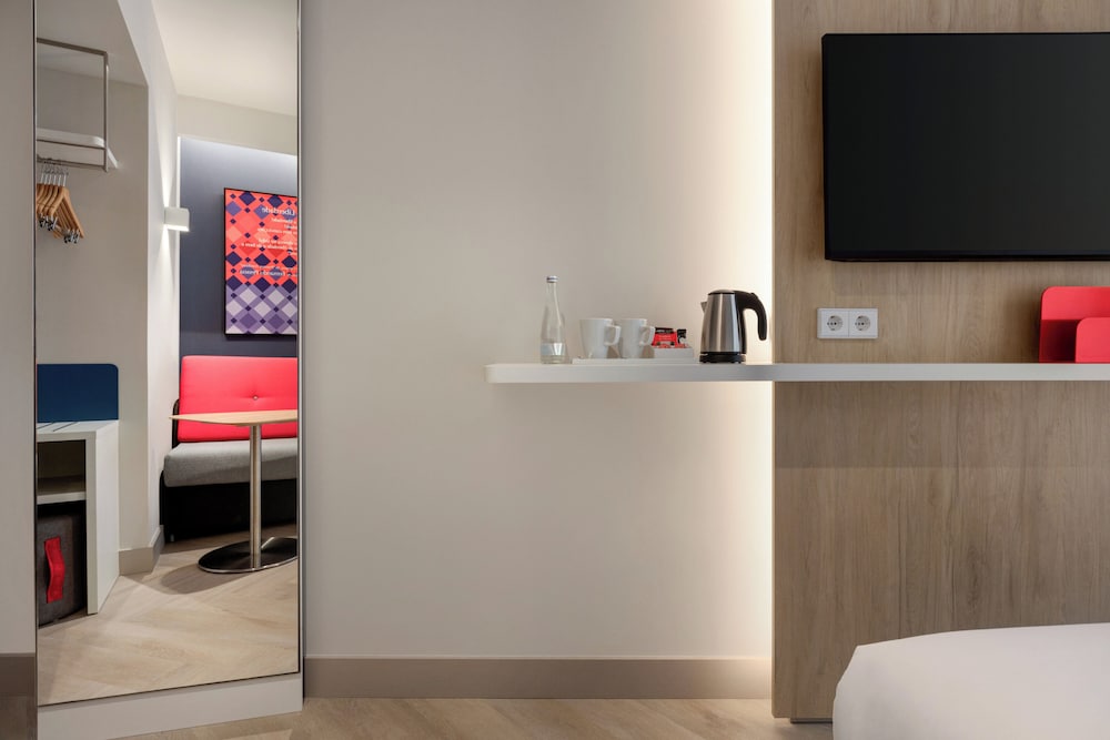 Habitación estándar, 1 cama de matrimonio grande con sofá cama del hotel Holiday Inn Express Porto Boavista, an IHG Hotel. Foto 6