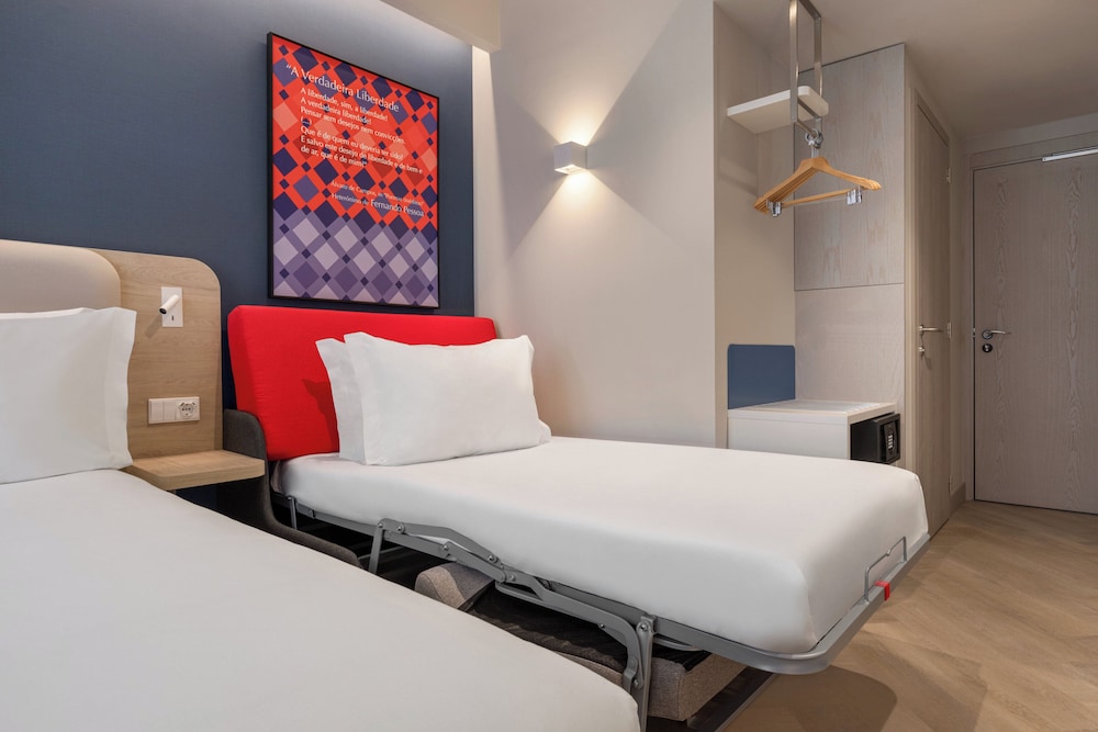 Habitación estándar, 1 cama de matrimonio con sofá cama del hotel Holiday Inn Express Porto Boavista, an IHG Hotel. Foto 7