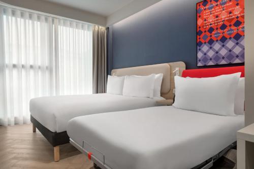 Habitación estándar con cama grande y sofá cama individual - Desayuno gratuito del hotel Holiday Inn Express Porto Boavista, an IHG Hotel. Foto 14