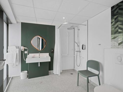 Habitación Estándar Accesible - 2 camas individuales del hotel Ibis Styles Bezons Paris La Défense. Foto 1
